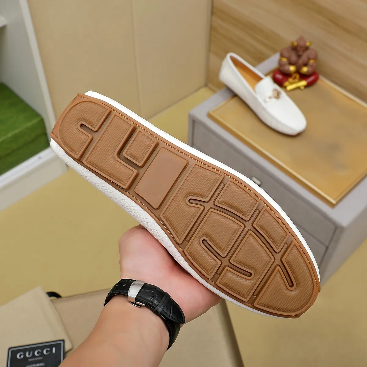 Men's shoes 💰360💰💰GUCCI Gucci official website synchronizes the latest model 🛃The upper is made of imported cowhide, 🐷leather lining, rubber outsole, 🎩🎩top-notch handcrafted workmanship with fine stitches and threads🔍definitely satisfy those perfectionist men who pursue high luxury quality 👏 Colors available! Code number 38-45 Large quantity in stock